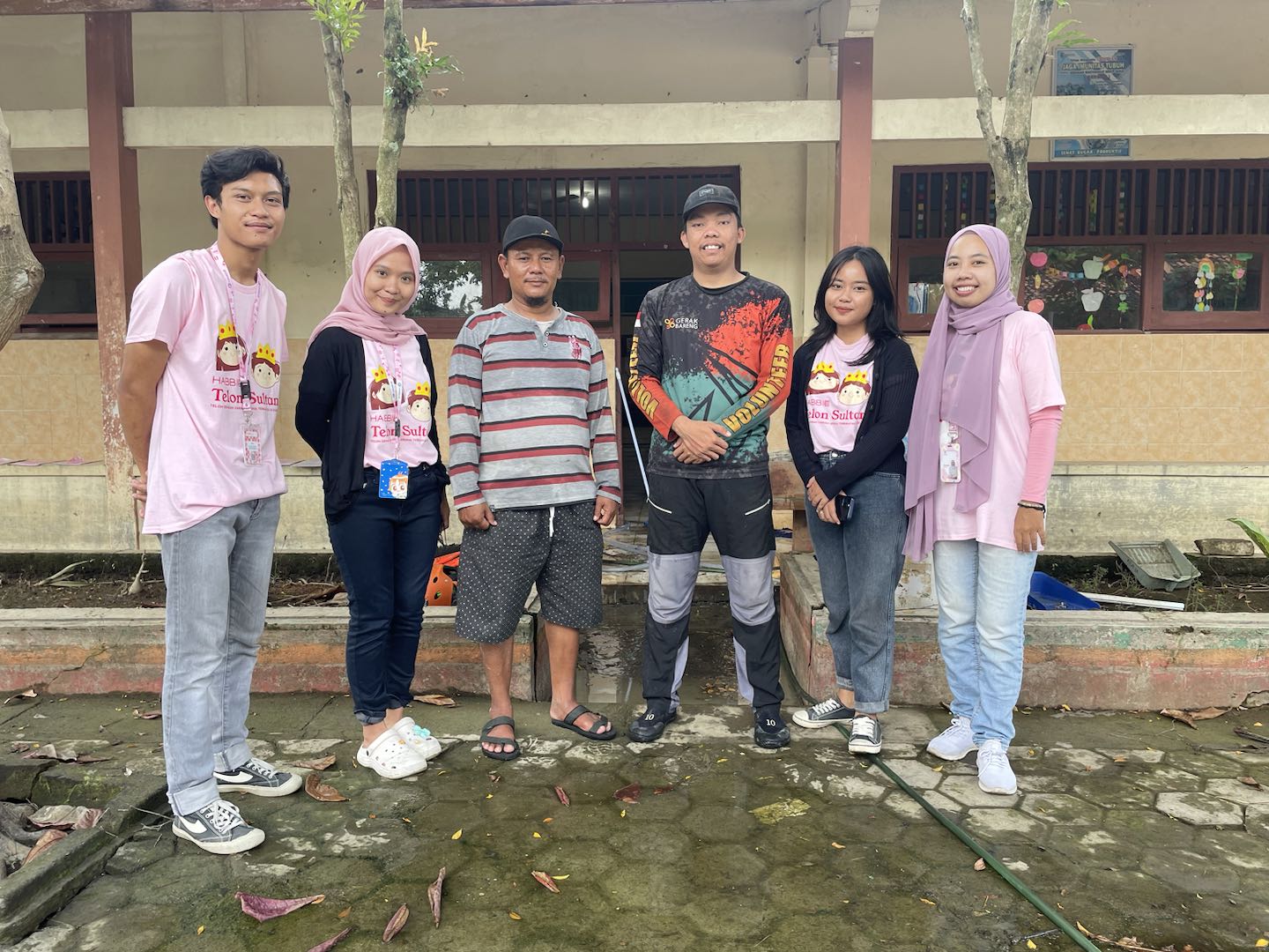 Bantu Korban Banjir Demak, Habbie Bagikan Ratusan Minyak Telon dan Kayu Putih