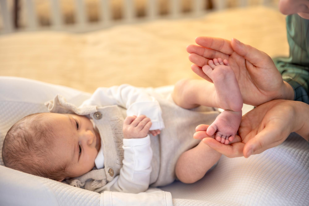 Waktu Terbaik untuk Pijat Bayi dan Tips Aman Melakukannya